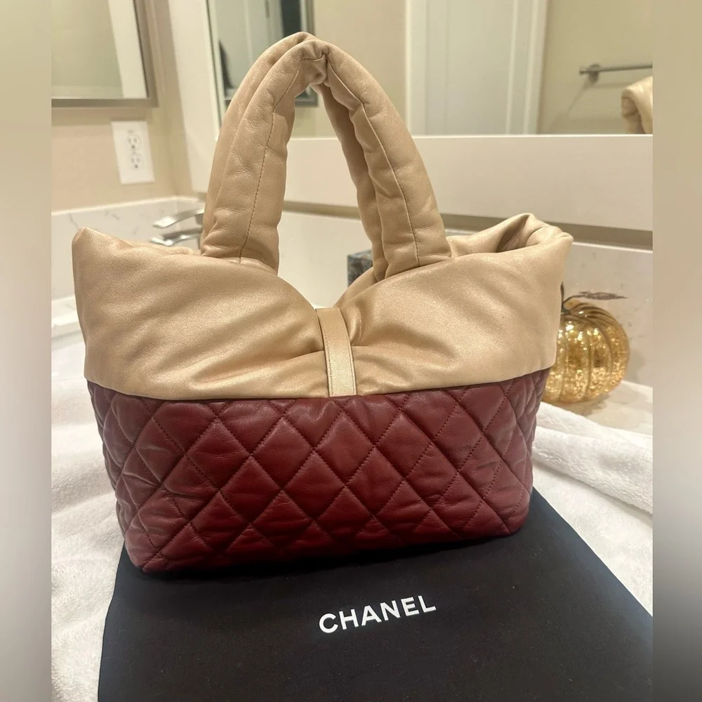 AUTHENTIC Chanel Cacoon, Gold and cabernet, reversible - Picture 2 of 14